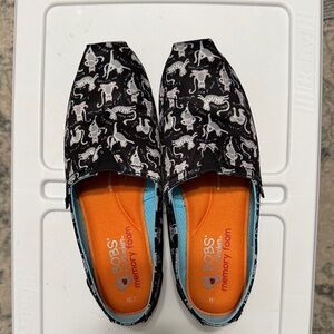 BOBS Black Slip-On Shoes with Cat yoga Print